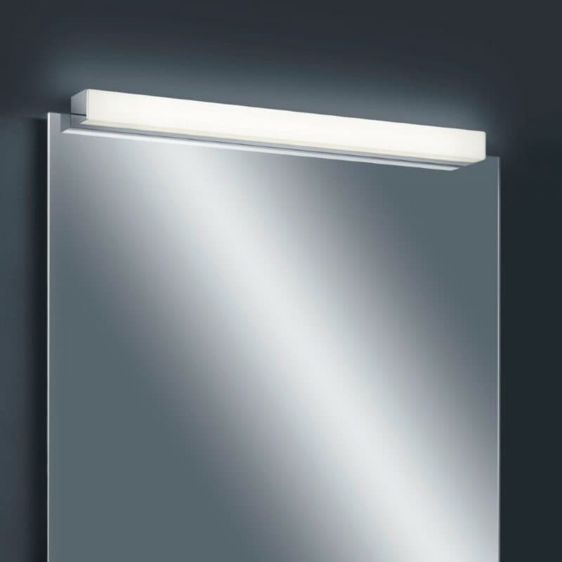 Helestra Wandleuchte Lado in Chrom mit 60 cm Wohnbeispiel Spiegelleuchte