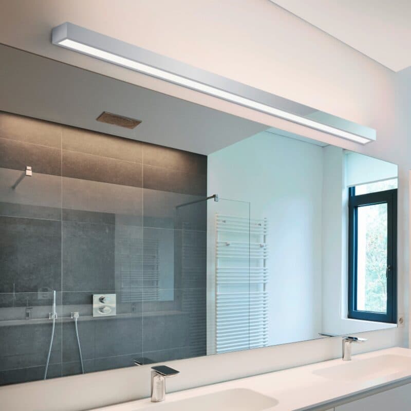 Helestra Wandleuchte Theia in Chrom mit 120 cm Wohnbeispiel