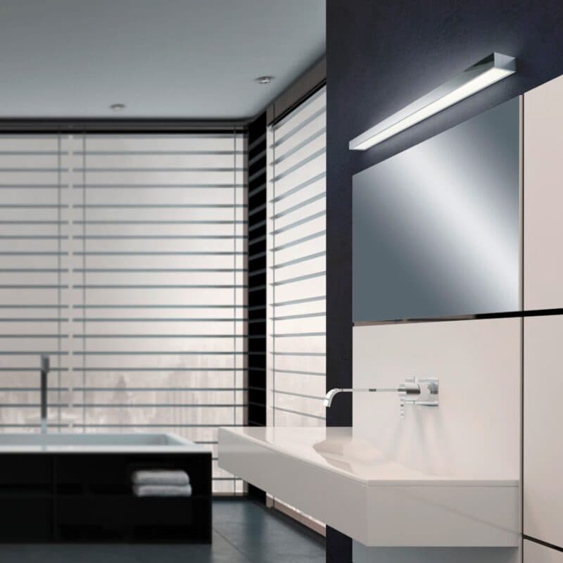 Helestra Wandleuchte Theia in Chrom mit 90 cm Wohnbeispiel