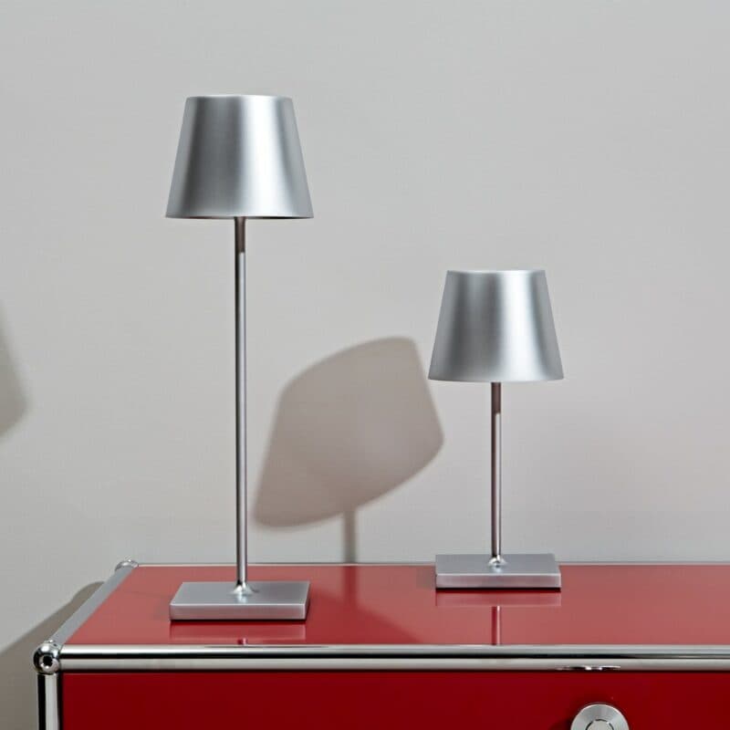 Sigor Akkutischleuchte Nuindie mini in Silber eloxiert Wohnbeispiel