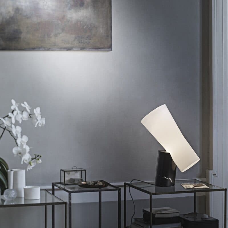 Foscarini Tischleuchte Nile in Schwarz Wohnbeispiel