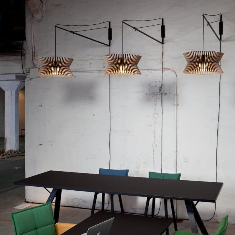 Secto Design Wandhalterung Varsi 1000 mit Pendelleuchte Kontro Wohnbeispiel