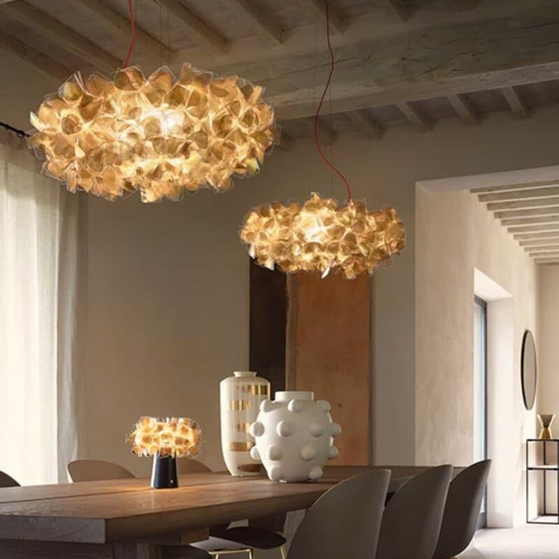 Slamp Pendelleuchte Clizia Mama non Mama in Gold mit rotem Kabel Wohnbeispiel