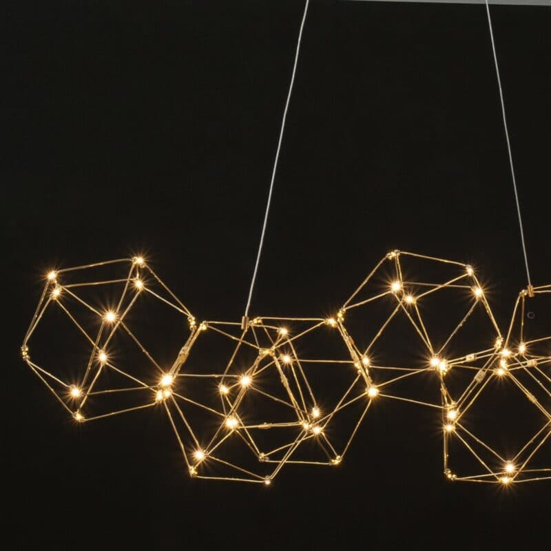 Nova Luce Pendelleuchte Nebula in Gold mit 108 cm Wohnbeispiel