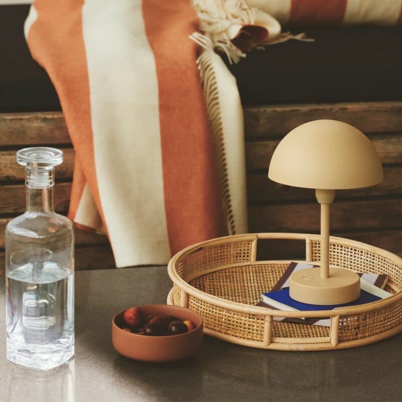 Nordlux Akku-Tischleuchte Ellen To-Go in Beige Ambientebeispiel