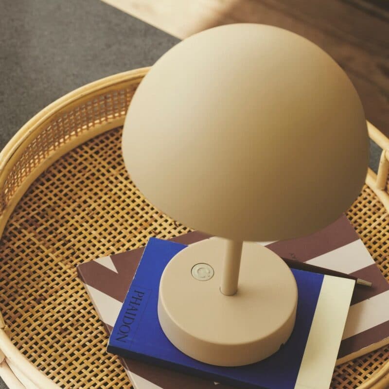 Nordlux Akku-Tischleuchte Ellen To-Go in Beige Ambientebeispiel