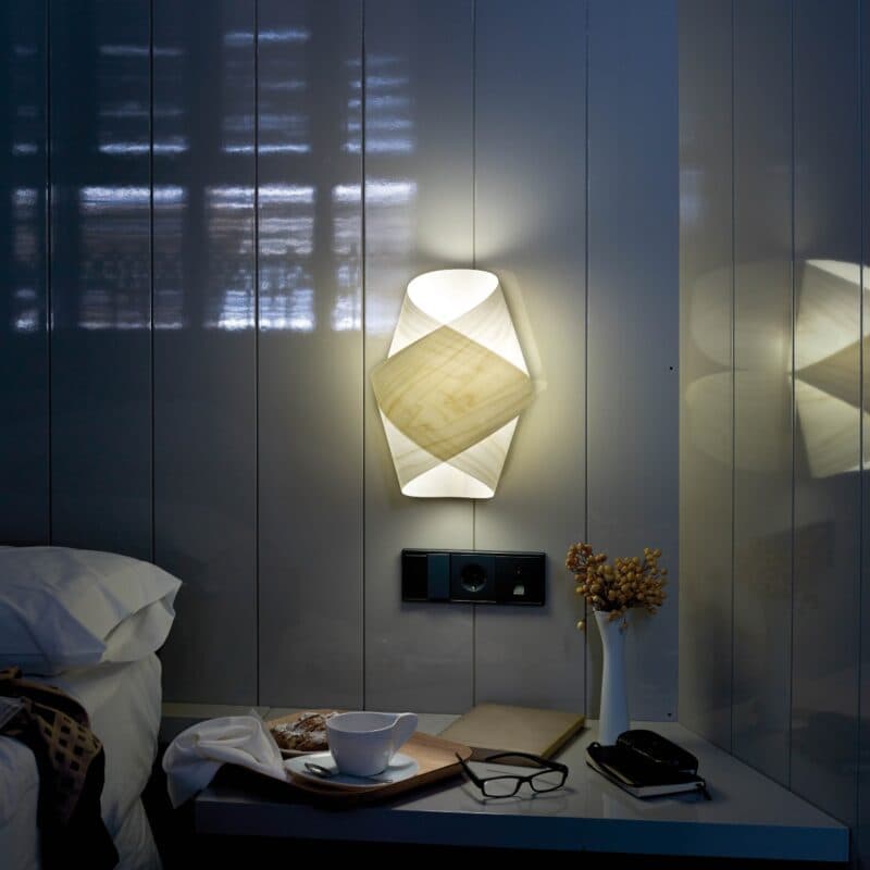 LZF Wandleuchte Orbit in Ivory White Wohnbeispiel