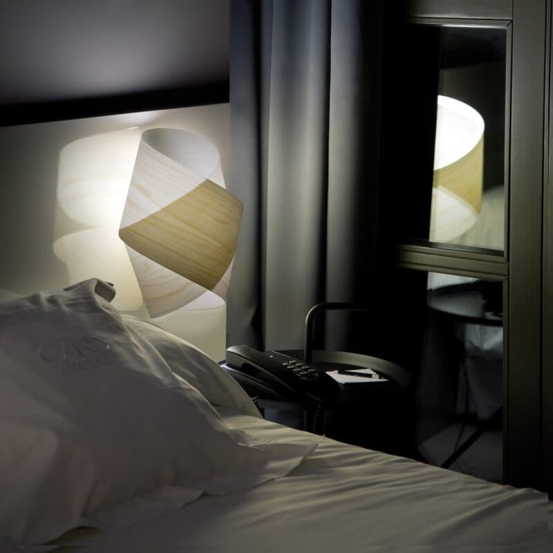 LZF Wandleuchte Orbit in Ivory White Wohnbeispiel