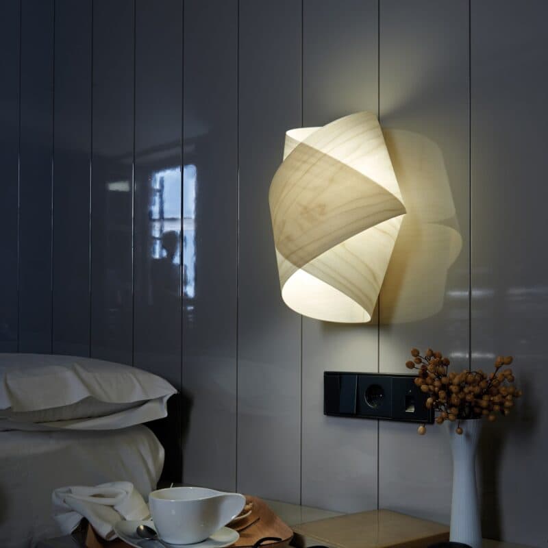 LZF Wandleuchte Orbit in Ivory White Wohnbeispiel