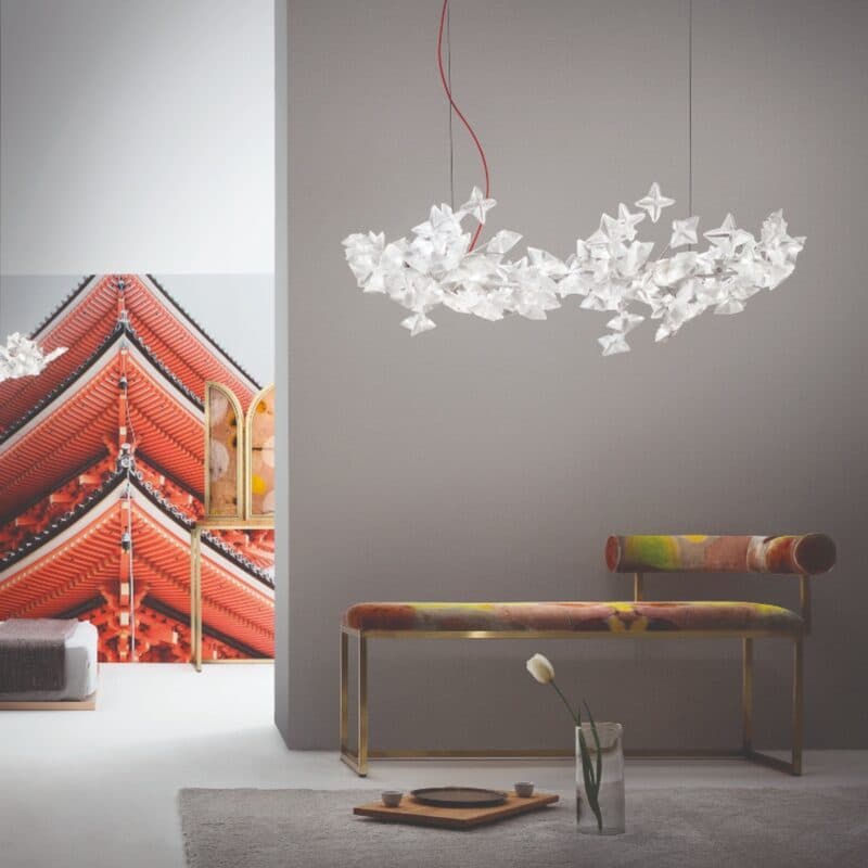 Slamp Pendelleuchte Hanami Suspension Large mit rotem Kabel Wohnbeispiel