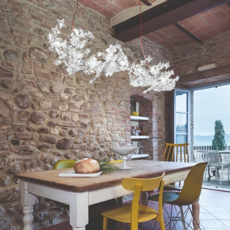 Slamp Pendelleuchte Hanami Suspension Small mit rotem Kabel Wohnbeispiel