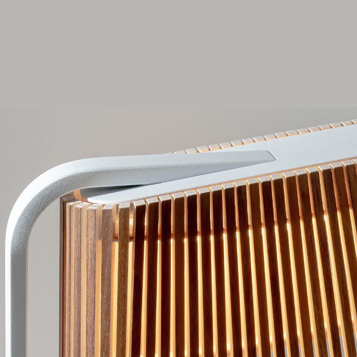 Secto Design Tischleuchte Owalo 7020 in Walnuss-Furnier Detailansicht Lampenschirm