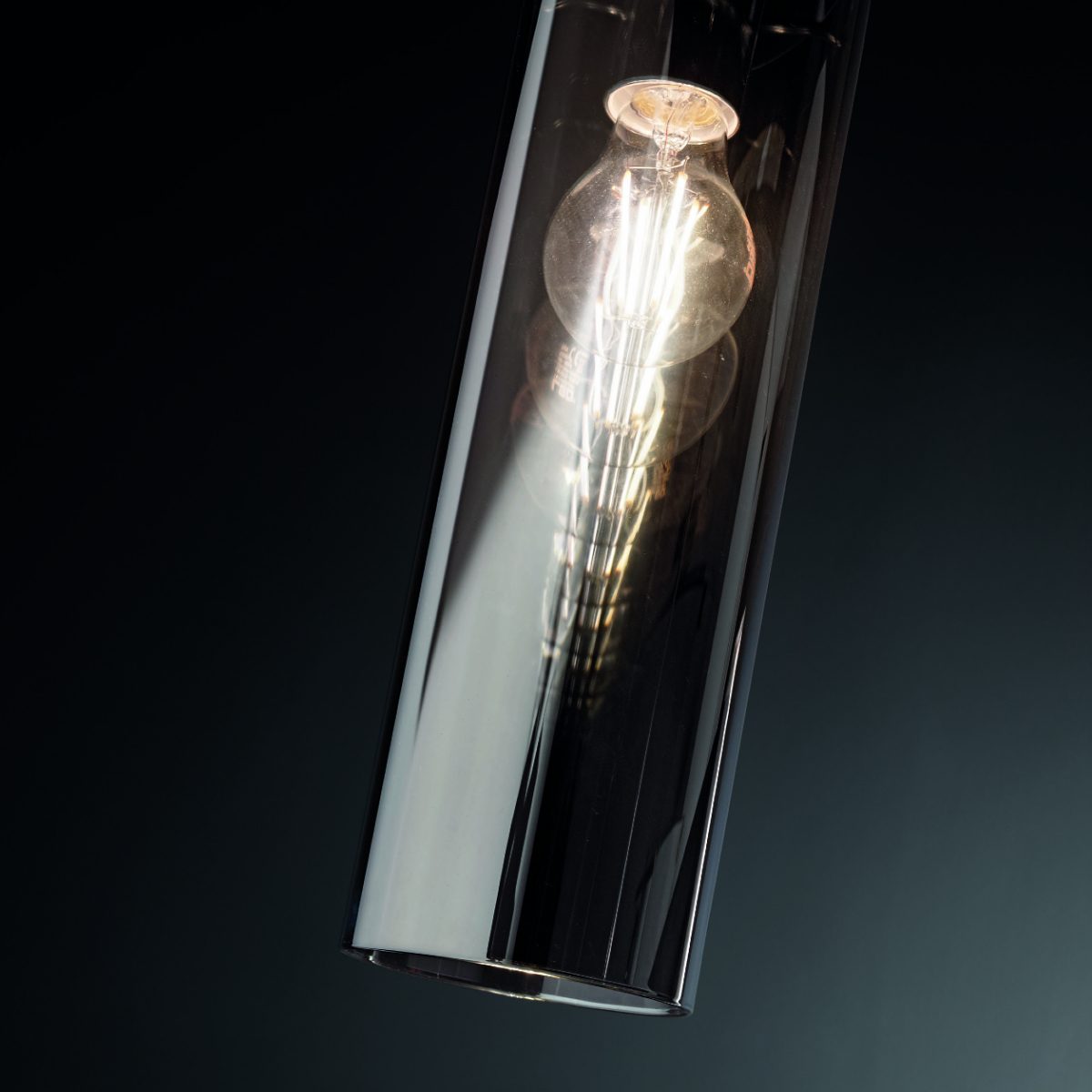 Fabas Luce Pendelleuchte Sintesi in Grau transparent 1-flammig Detailansicht Lampenschirm