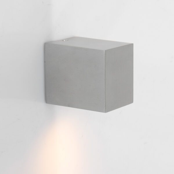 Liadomo Wand-Außenleuchte Cube in Stahl mit eckiger Form Lichtwirkung