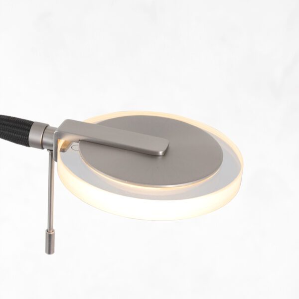 Steinhauer Deckenfluter Turound mit Flexarm in Stahl mit klarem Diffusor Detailansicht Leuchtenkopf