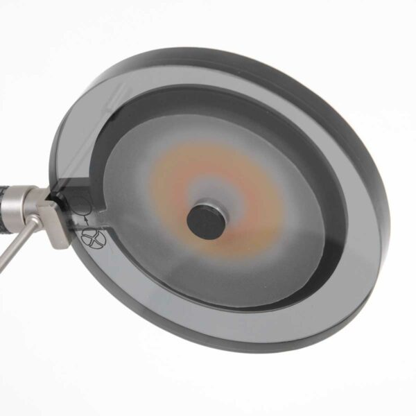 Steinhauer Tischleuchte Turound Flex in Stahl mit rauchfarbenen Diffusor Detailansicht Leuchtenkopf