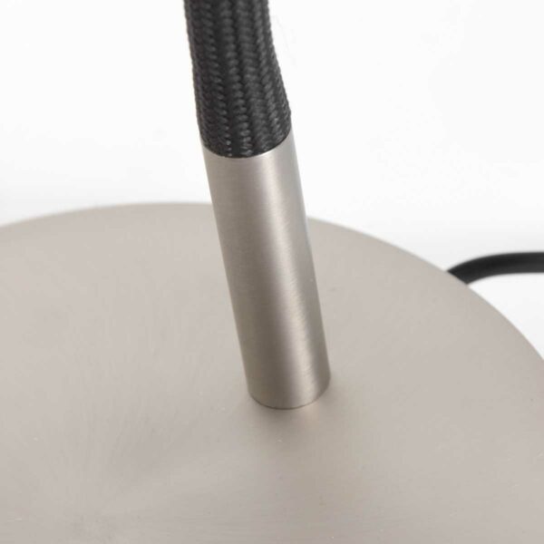Steinhauer Tischleuchte Turound Flex in Stahl mit rauchfarbenen Diffusor Detailansicht Leuchtenfuß
