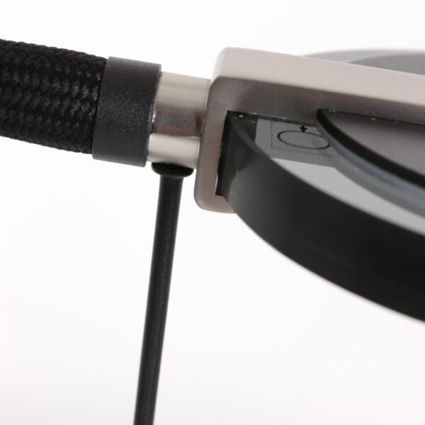Steinhauer Tischleuchte Turound Flex in Schwarz mit rauchfarbenen Diffusor Detailansicht Verstellstift