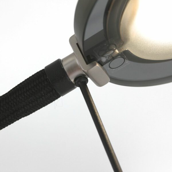 Steinhauer Wandleuchte Turound Flex in Schwarz mit rauchfarbenem Diffusor Detailansicht Leuchtenkopf