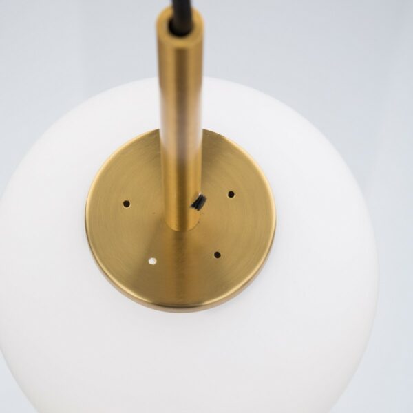 Nova Luce Pendelleuchte Lato 1-flammig in Opalglas/Messing mit ovalem Schirm